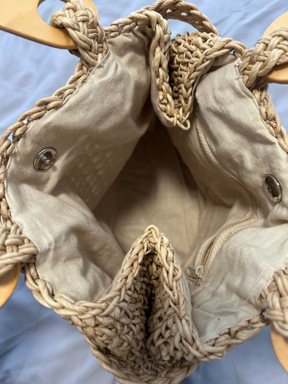 Vintage Wooden Handle Straw Bag Purse With Wooden Animal Accents - Picture 8 of 10